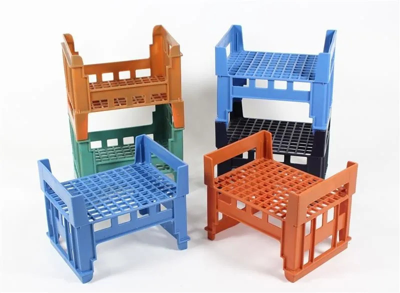 12 Plastic Carry Crates - Role Play, Kitchen, Storage