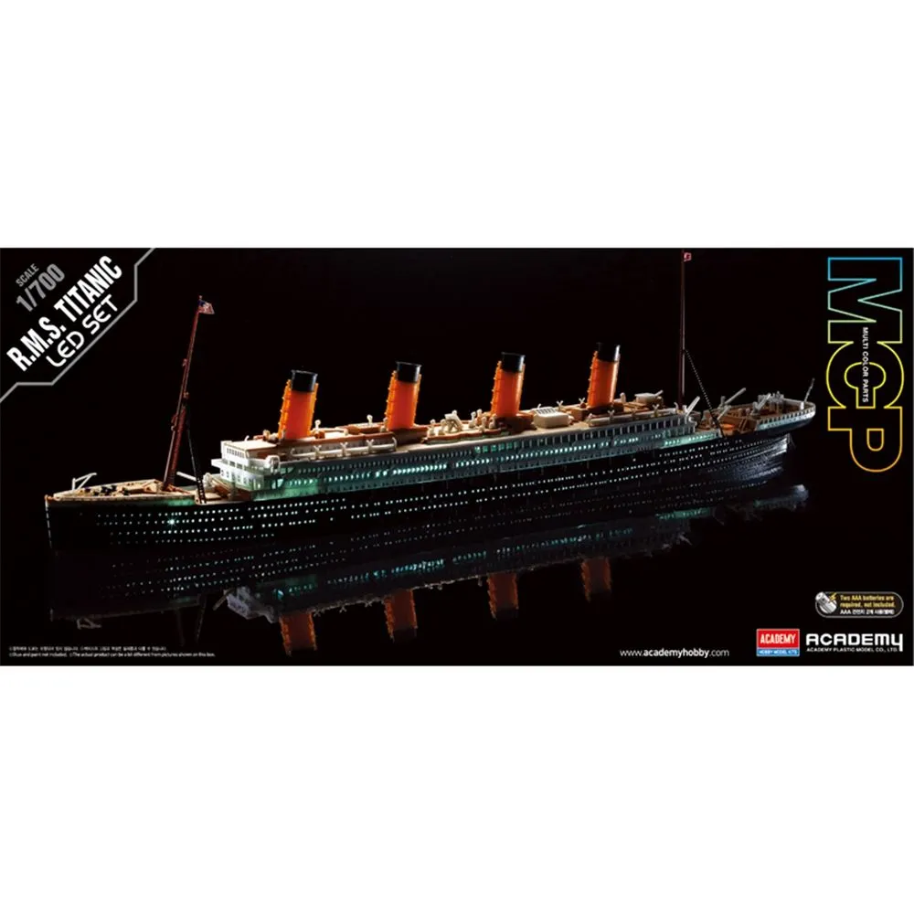 Academy RMS Titanic MCP Ship + LED set 1:700 Scale